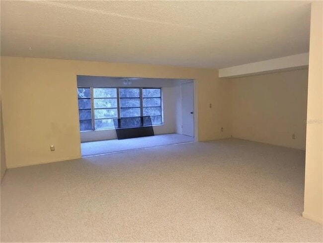 Building Photo - 400 El Camino Dr