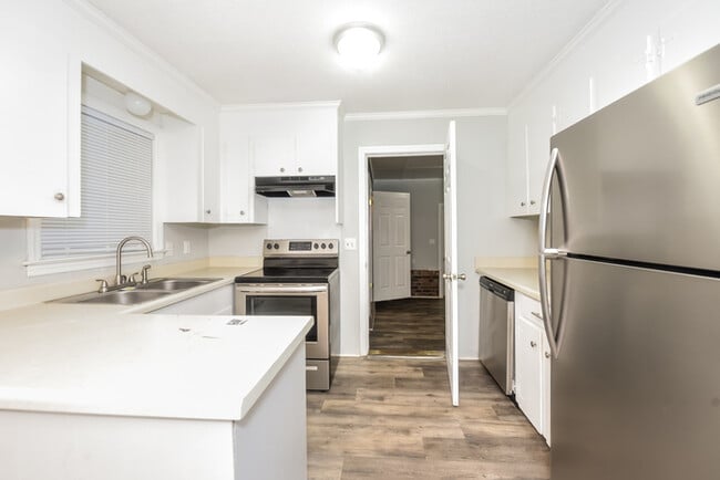 Building Photo - 7307 Patricia Dr