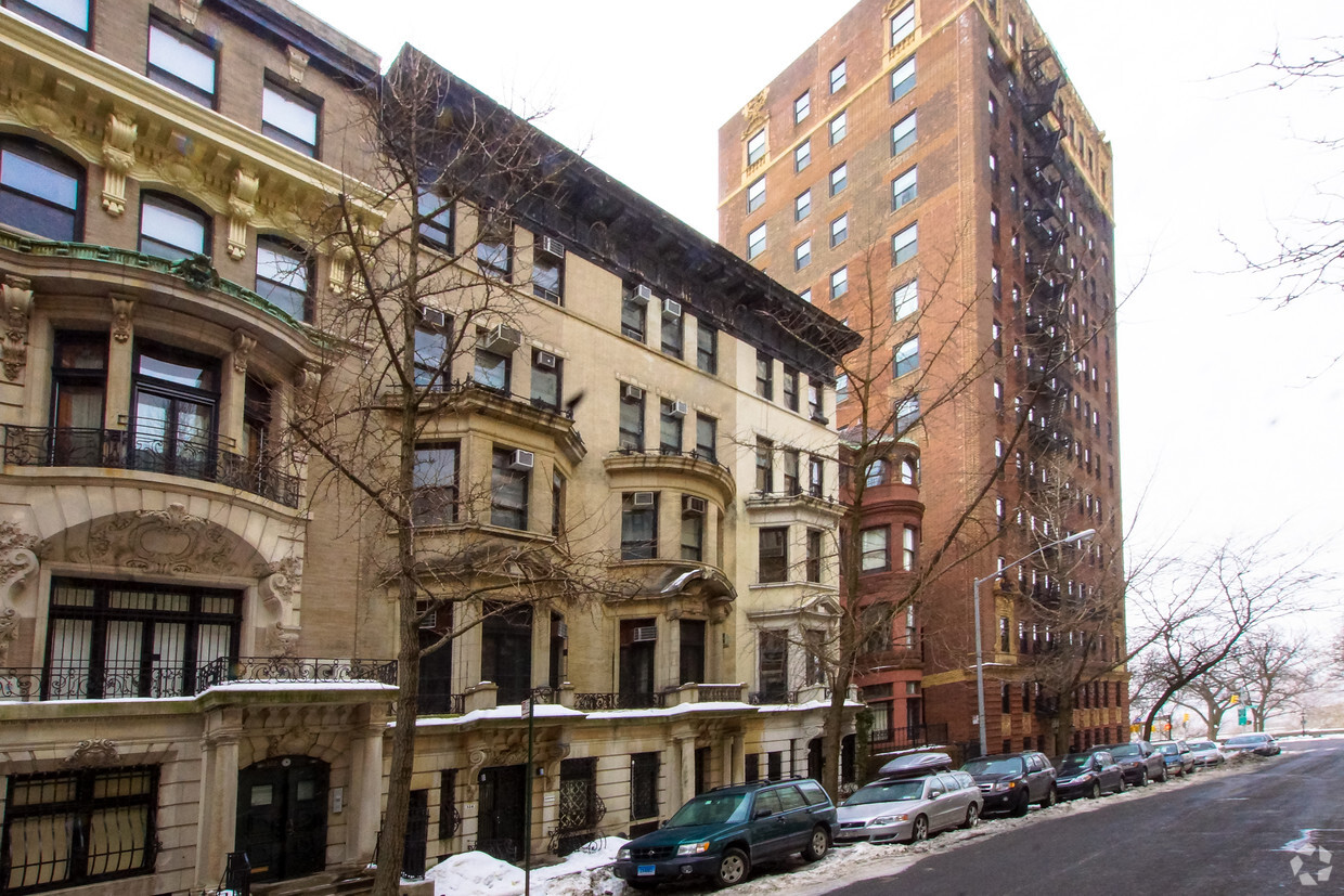 Building Photo - 328 W 108th St
