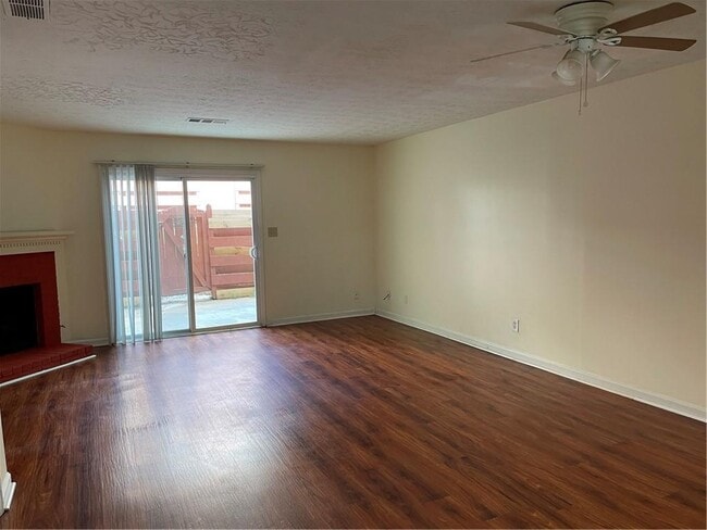 Foto del edificio - 2902 Webb Bridge Rd