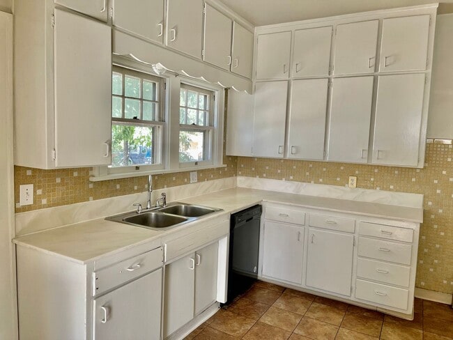 Foto del edificio - 1861 11th Ave