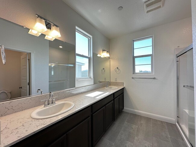 Building Photo - 2458 Fidalgo Way