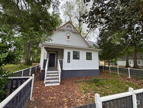 Building Photo - 172 Meadow St