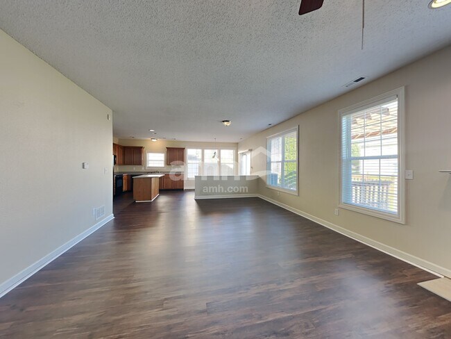 Foto del edificio - 9734 Lomax Dr