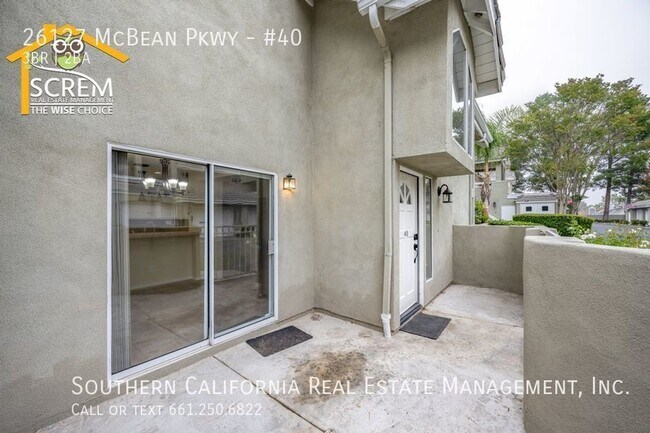 Building Photo - Three Bedroom Townhouse in Gated Community...