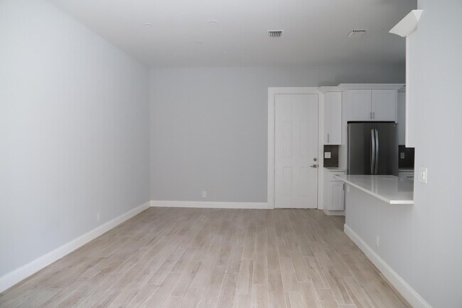 Foto del edificio - 806 NW 82nd Pl