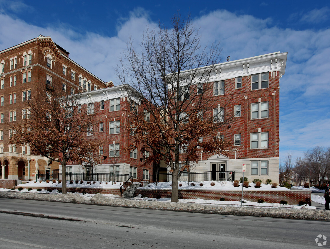 Foto del edificio - Bainbridge Apartments