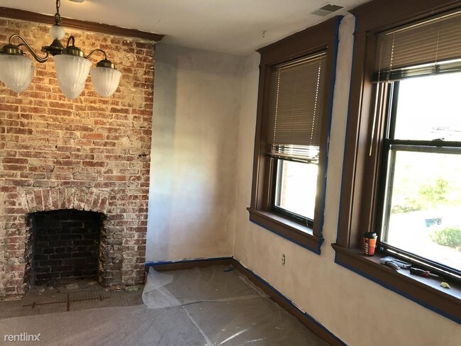 Building Photo - 423 Foreland St