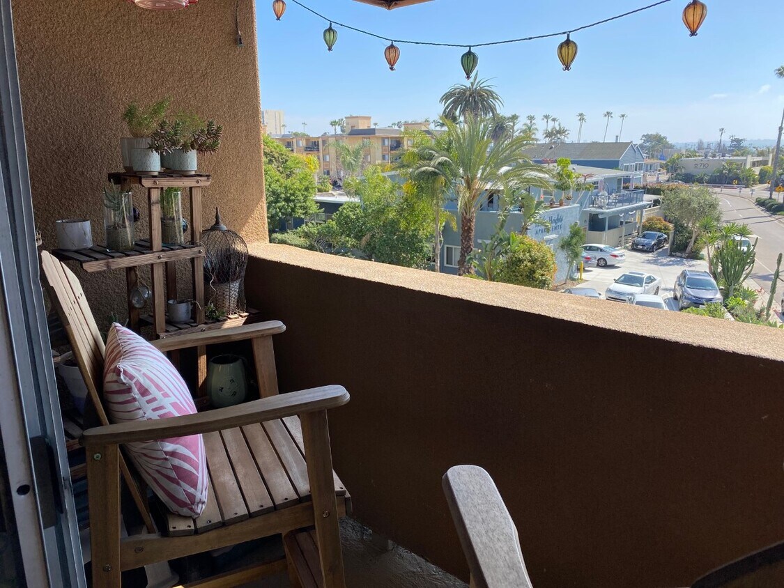 Balcony - 5051 La Jolla Blvd