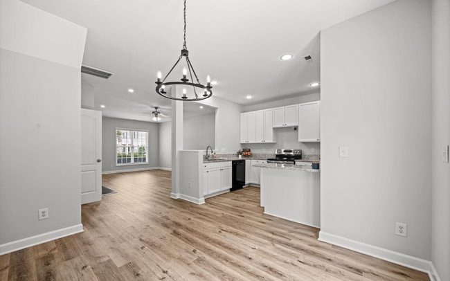 Building Photo - 6058 San Marcos Way