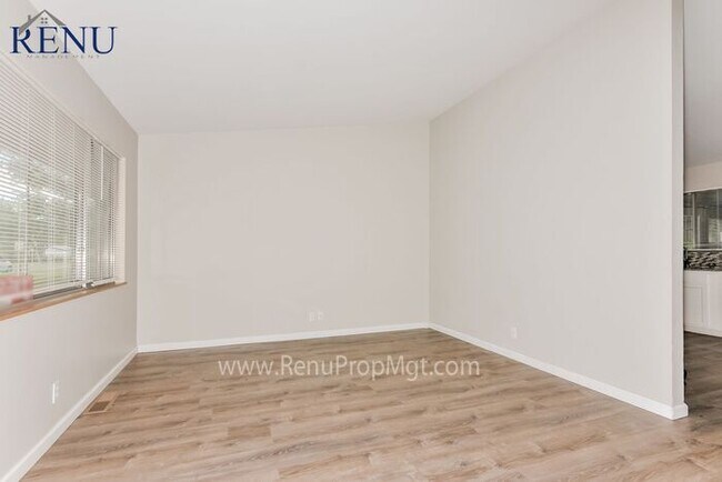 Foto del edificio - Available Now!