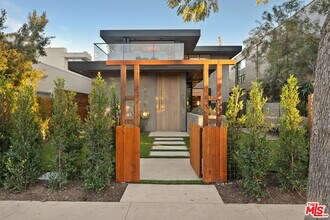 Building Photo - 738 Palms Blvd