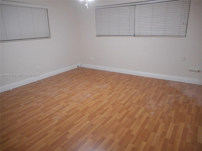 Foto del edificio - 2325 Magnolia Dr