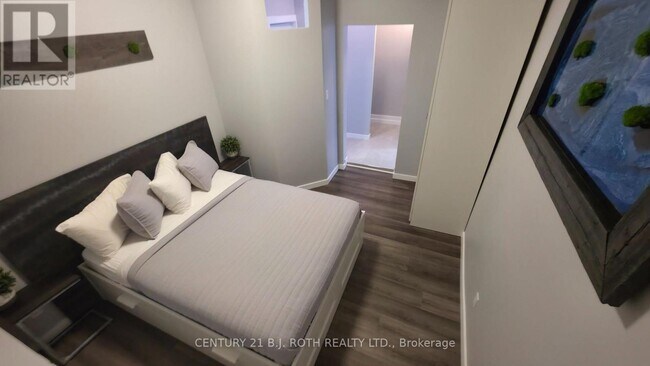 Building Photo - 82 Albert St N