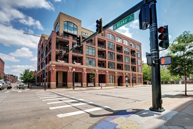 Building Photo - 2210 Blake St