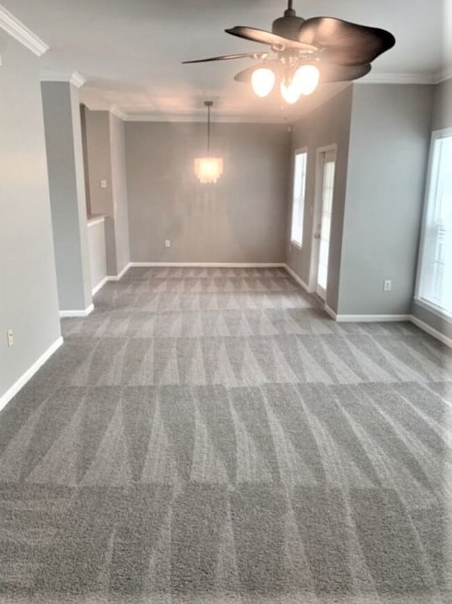 Building Photo - 2 Bedroom + Den and 1 Car Garage, Pet friendly Condo in Downtown Celebration