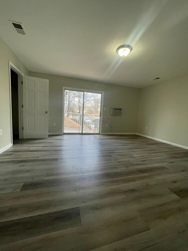 Building Photo - 51 Seymour Ave