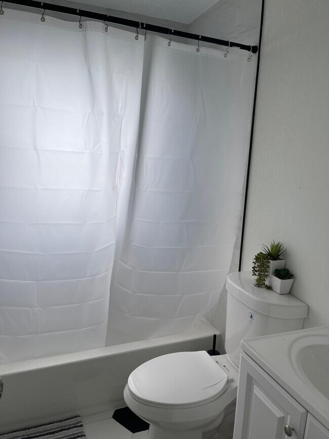 Foto del edificio - 2265 Dolphin Rd