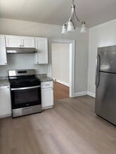 Building Photo - 130 Riverview Ave
