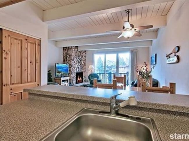 Building Photo - 2081 Venice Dr