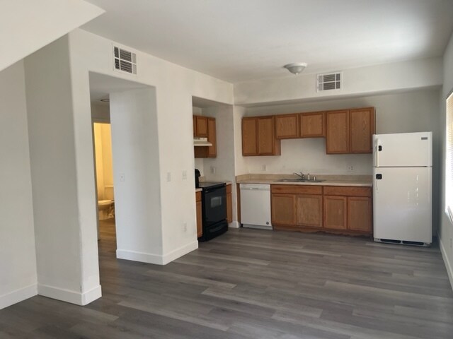Foto del edificio - 2171 Hussium Hills St