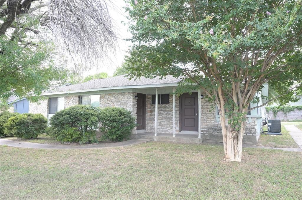 Primary Photo - 319 W William Cannon Dr