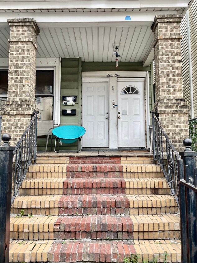 Foto principal - 62 Bostwick Ave