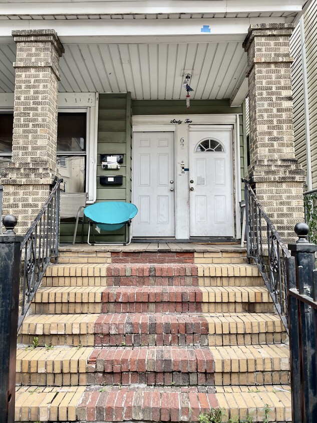 Primary Photo - 62 Bostwick Ave