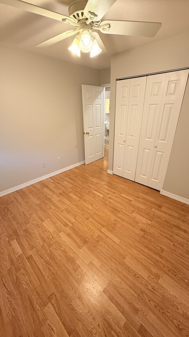 Building Photo - 937 Breezewood Cir