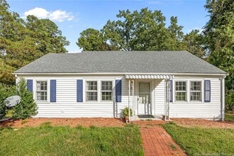 Building Photo - 1932 Dogwood St