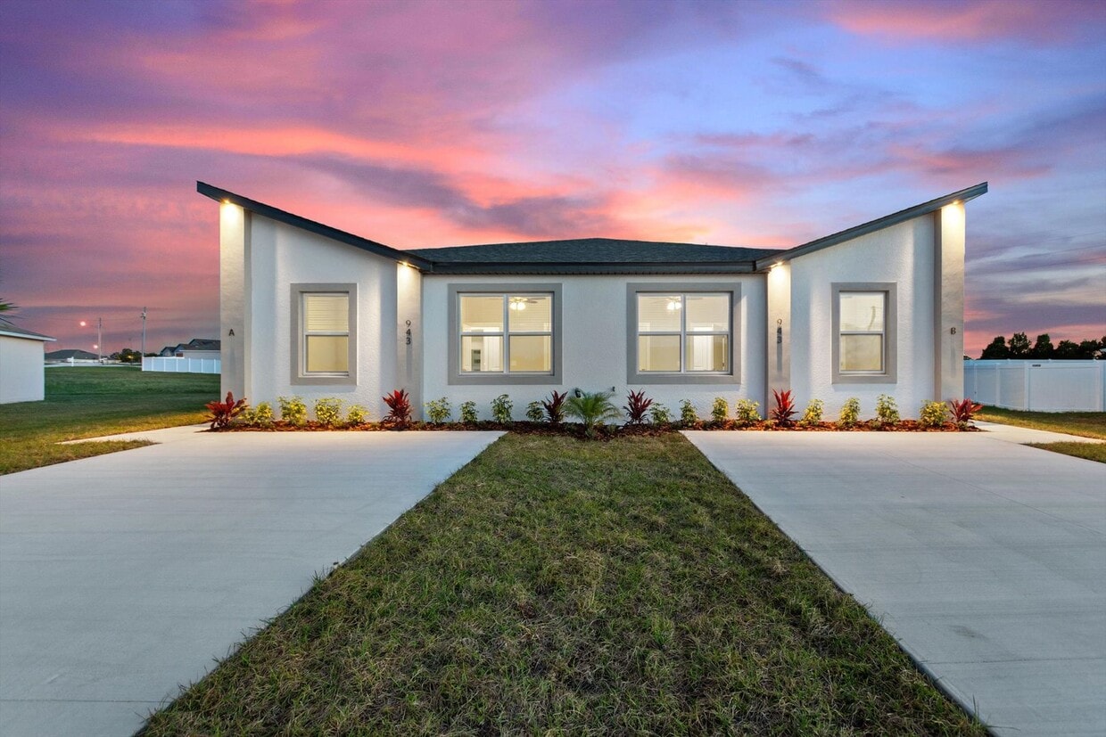 BRAND DUPLEX! Modern, energy efficient hom... House Rental in