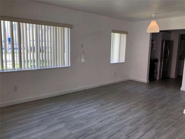 Foto del edificio - 220 NW 46th St