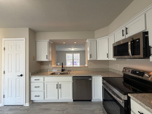 Foto del edificio - Great 2 bedroom fully renovated townhouse