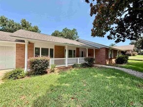 Building Photo - 204 Nandina Rd