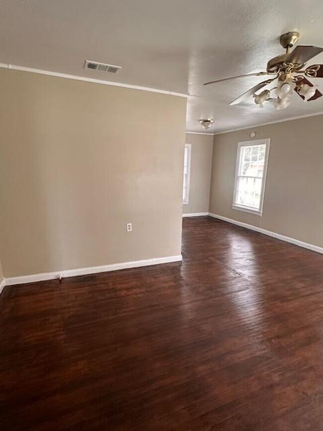 Building Photo - 3141 Reuter Ave