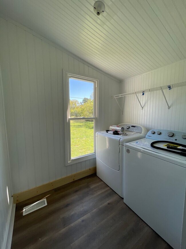 Building Photo - 3 Bed 1 Bath House in Hazel