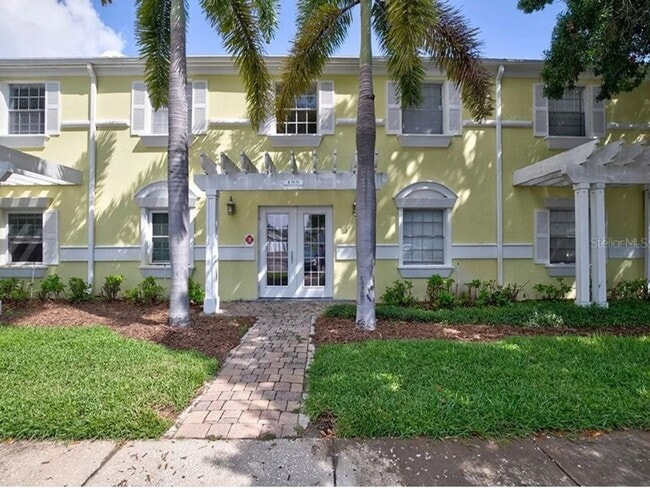 Building Photo - 155 Pompano Dr SE