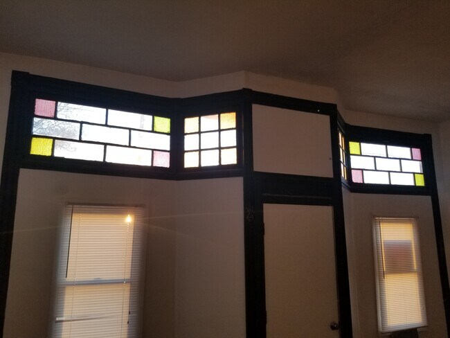 Puerta principal - 310 S Jefferson St