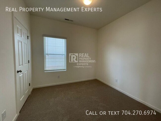 Building Photo - Ready to Move in 5 bed/3.5 bath in Troutman!