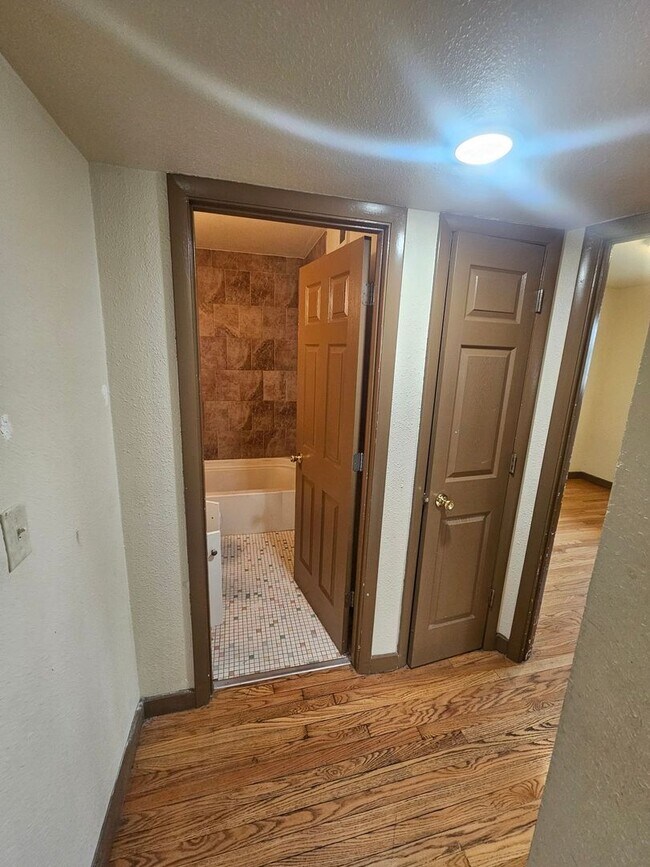 Foto del edificio - 7825 W Hampton Ave
