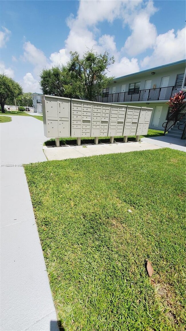 Foto del edificio - 4450 SW 67th Ave