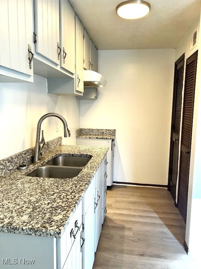 Building Photo - 28 Pioneer Dr