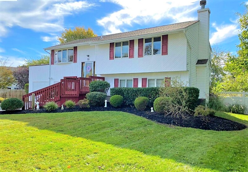 Primary Photo - 22 Carson Ln
