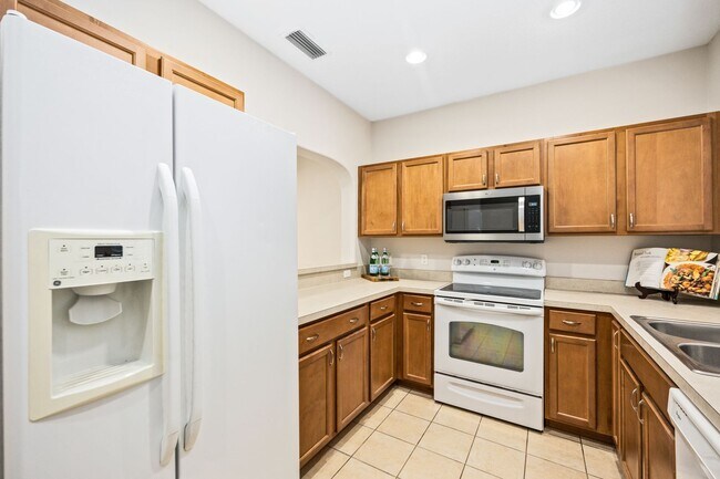 Foto del edificio - Beautiful Lake View 2bed/ 2.5 bath PLUS DE...