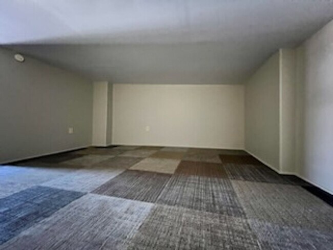 Building Photo - Lebanon 4 bedroom home
