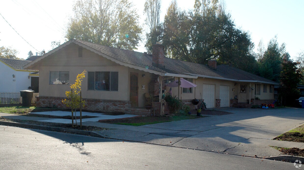 Building Photo - 1543 Wright St