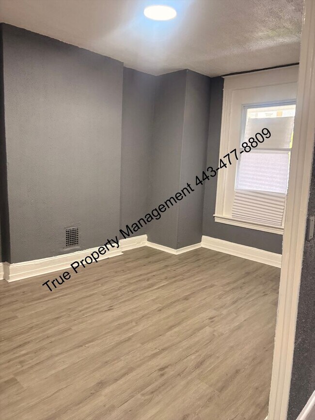 Foto del edificio - 3127 Baker St