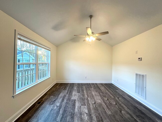 Building Photo - 1692 Walton St