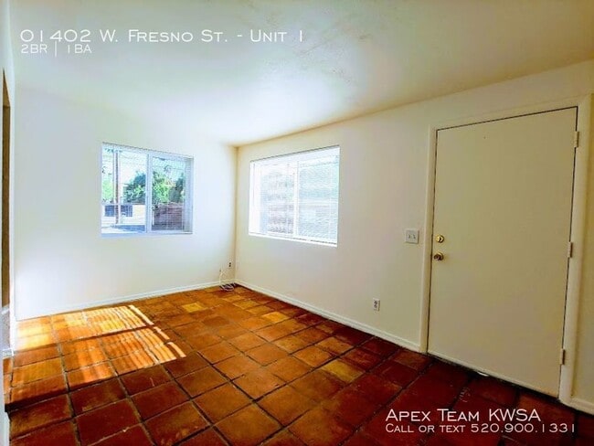Building Photo - 2BR/1BA Duplex unit available now!