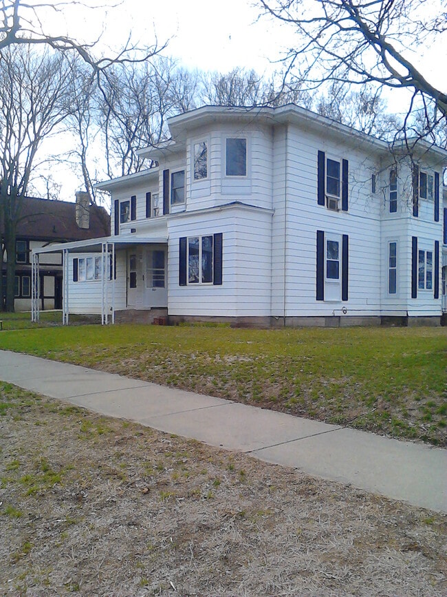 Building Photo - 301 Locust St